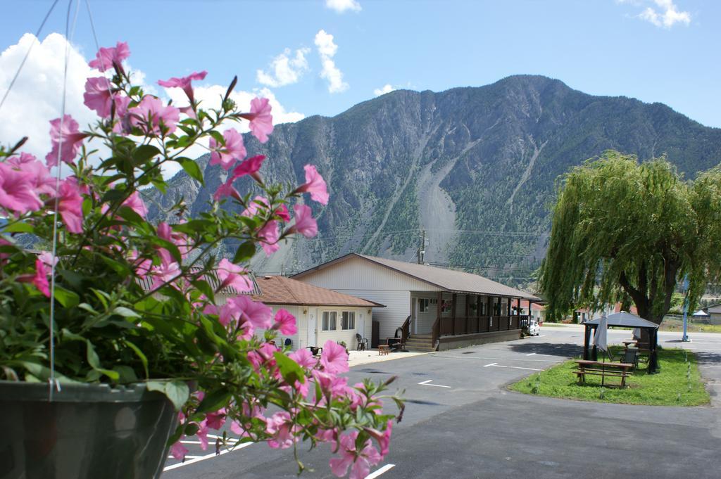 Elks Motel Keremeos Экстерьер фото