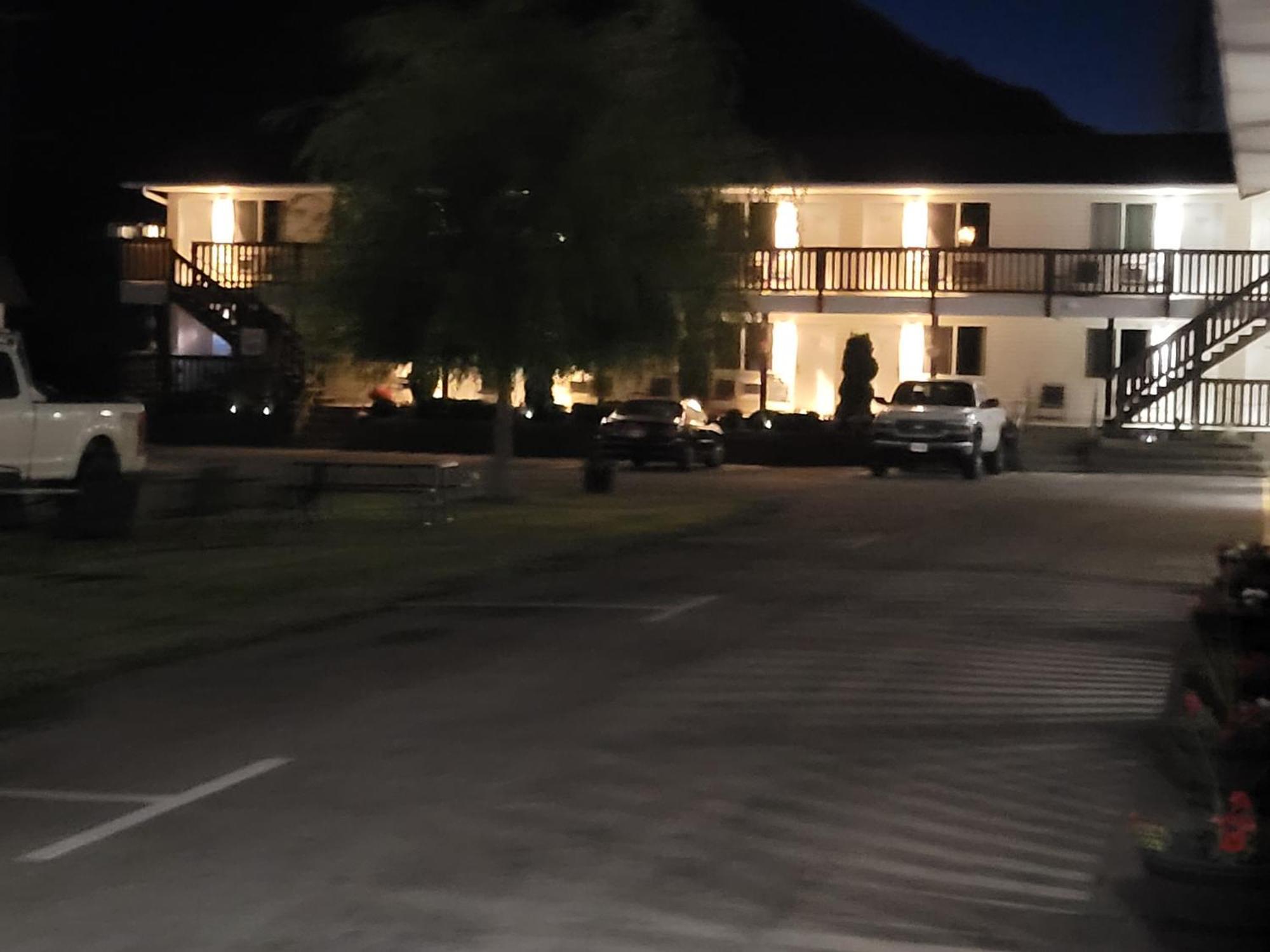Elks Motel Keremeos Экстерьер фото